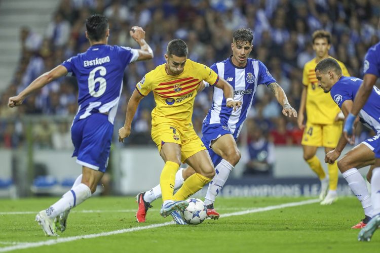 PORTO, PORTUGAL - OCTOBER 4: Stephen Eustaquio and Fábio Cardoso of FC Porto and Ferrán Torres of FC Barcelona battle for the ball during the UEFA Champions League match between FC Porto and FC Barcelona at Estadio do Dragao on October 4, 2023 in Porto, Portugal. (Photo by Fabio Poco/DeFodi Images via Getty Images)